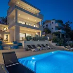 Beachfront Leonardo With Pool
