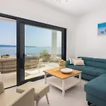 Beachfront Leonardo With Pool Villa