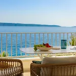Villa Beachfront Leonardo With Pool *