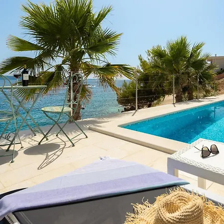 Beachfront Leonardo With Pool Vila Trogir