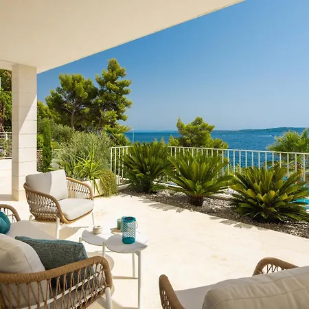 Beachfront Leonardo With Pool Trogir
