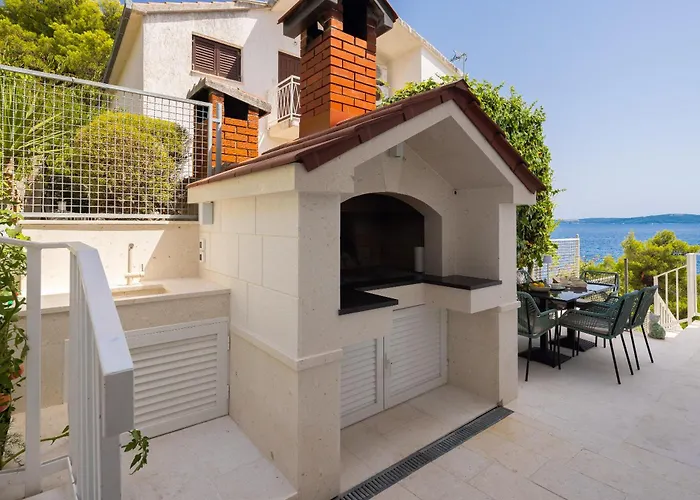 Beachfront Leonardo With Pool *