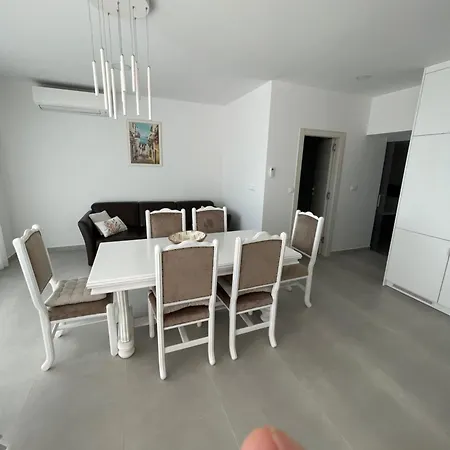 Villa Beachfront Leonardo With Pool *