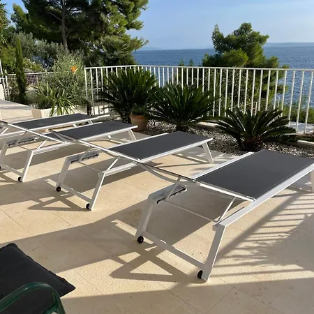 Villa Beachfront Leonardo With Pool *