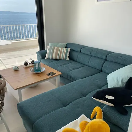Villa Beachfront Leonardo With Pool
