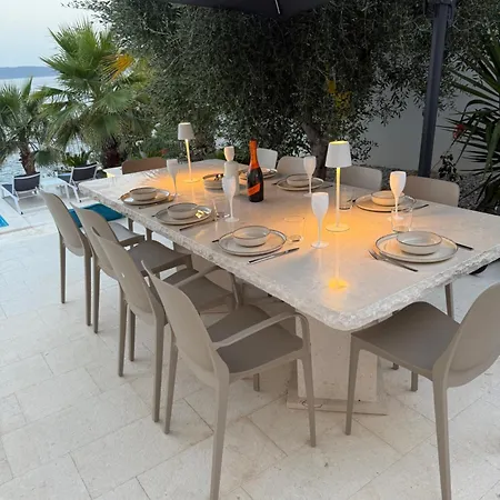 Beachfront Leonardo With Pool Vila