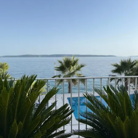 Beachfront Leonardo With Pool Vila Trogir