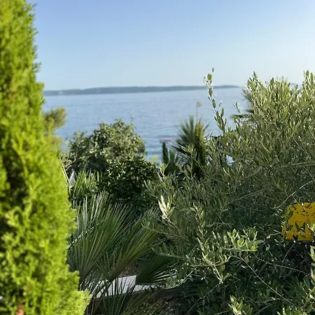 Vila Beachfront Leonardo With Pool Trogir