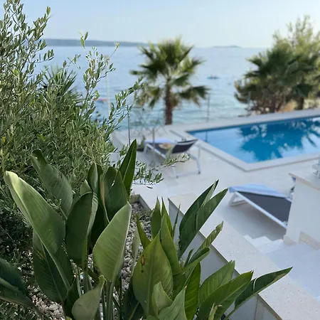 Beachfront Leonardo With Pool * Trogir