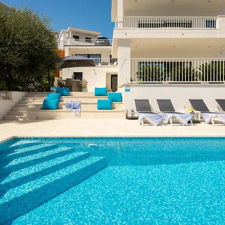 Beachfront Leonardo With Pool Trogir