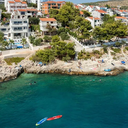 Beachfront Leonardo With Pool Trogir