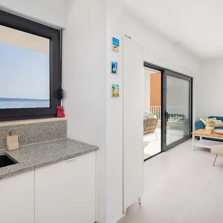 Beachfront Leonardo With Pool Vila