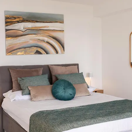 Vila Beachfront Leonardo With Pool Trogir