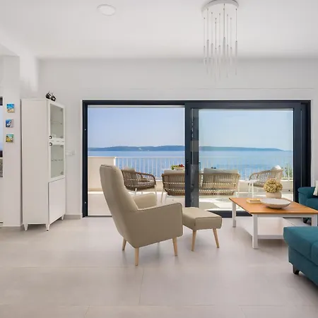 Beachfront Leonardo With Pool Trogir