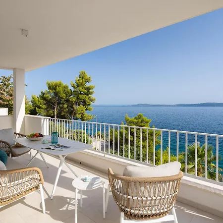 Beachfront Leonardo With Pool Vila Trogir