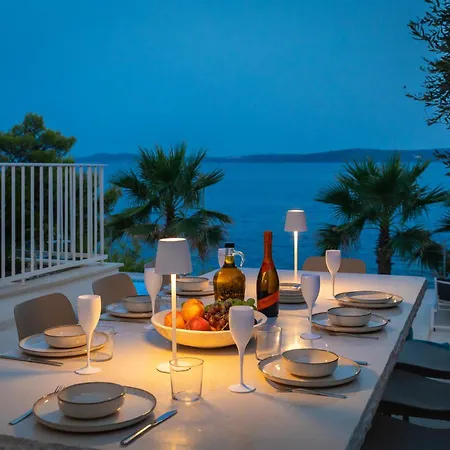 Beachfront Leonardo With Pool Vila Trogir