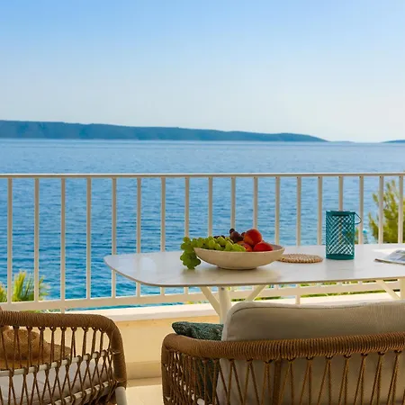 Vila Beachfront Leonardo With Pool *