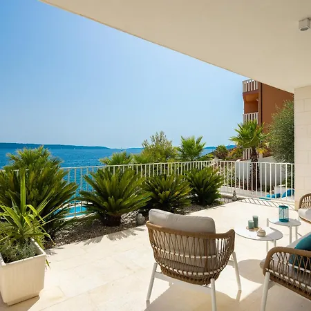 Vila Beachfront Leonardo With Pool *