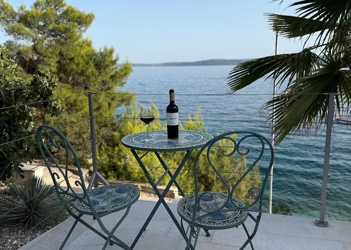 Beachfront Leonardo With Pool Trogir