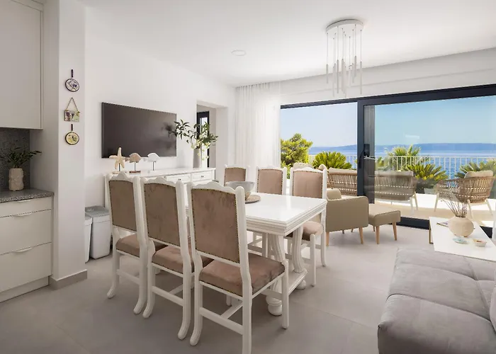 Beachfront Leonardo With Pool