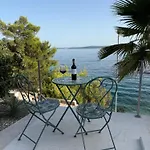 Beachfront Leonardo With Pool טרוגיר
