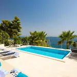וילה Beachfront Leonardo With Pool טרוגיר