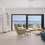 Beachfront Leonardo With Pool טרוגיר