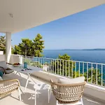 Beachfront Leonardo With Pool וילה טרוגיר