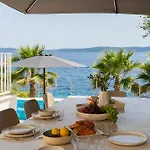וילה Beachfront Leonardo With Pool