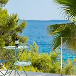 Beachfront Leonardo With Pool וילה טרוגיר